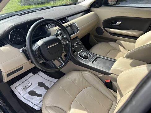 Used 2019 Land Rover Range Rover Evoque SE AWD/4WD image 7