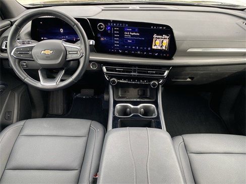 Certified 2025 Chevrolet Traverse LT image 13