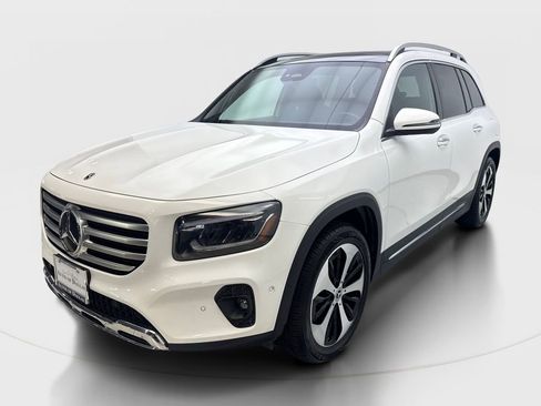 Used 2025 Mercedes-Benz GLB 250 4MATIC image 2