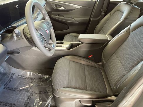 Used 2025 Buick Envista Preferred image 25
