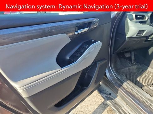 Used 2021 Toyota Highlander Platinum AWD/4WD image 6