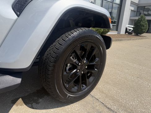 Used 2022 Jeep Wrangler Unlimited Sahara w/ Cold Weather Group AWD/4WD image 27