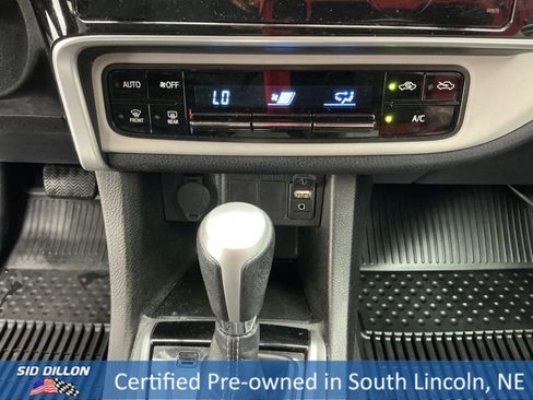 Used 2018 Toyota Corolla LE image 12