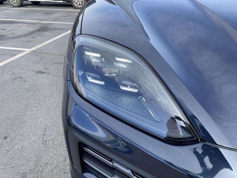 Used 2024 Porsche Cayenne image 16