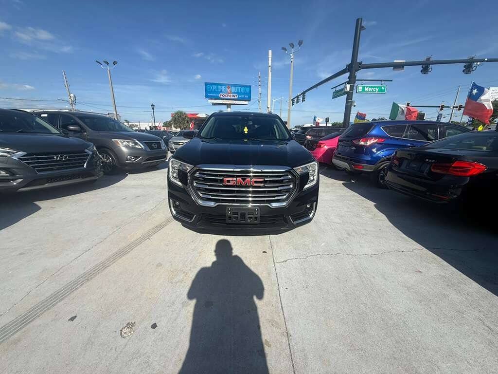 Used 2023 GMC Terrain SLT FWD image 1