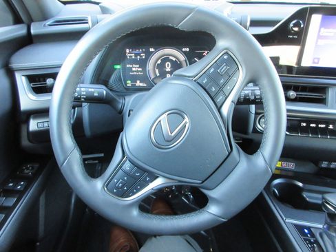 Used 2024 Lexus UX 250h FWD image 33