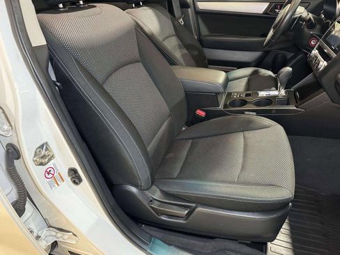 Used 2017 Subaru Outback 2.5i Premium image 25