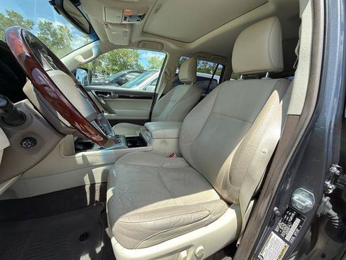 Used 2018 Lexus GX 460 Premium w/ Premium Package AWD/4WD image 4