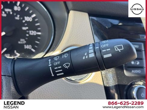 Used 2020 Nissan Rogue SV image 19