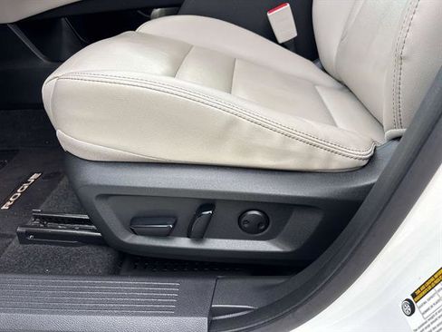 Certified 2023 Nissan Rogue SL image 34