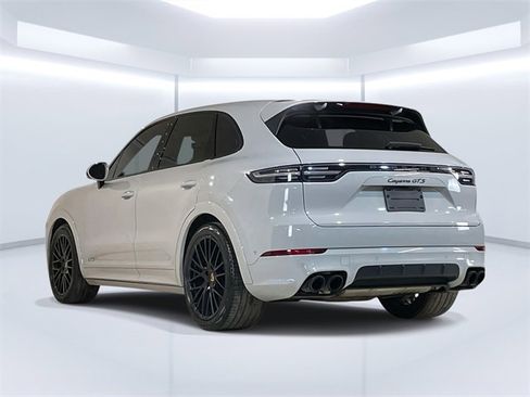 Used 2022 Porsche Cayenne GTS image 3