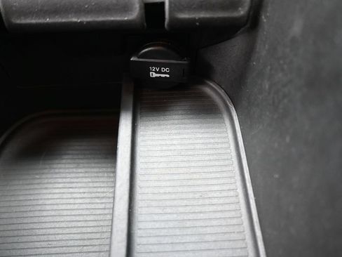 Used 2017 RAM 1500 Classic SLT RWD image 9