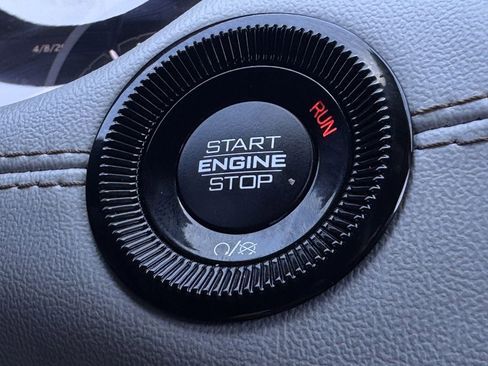 Used 2025 Jeep Compass Limited image 22