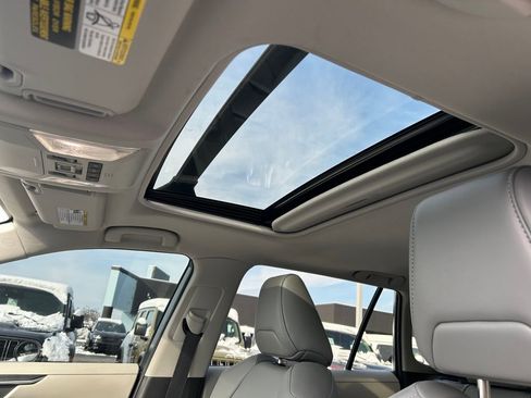 Used 2022 Toyota RAV4 XLE Premium image 23