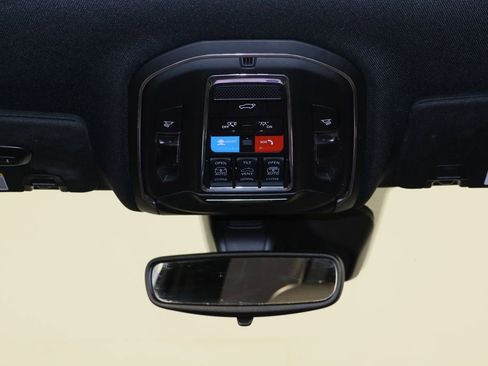 Used 2023 Jeep Grand Cherokee Limited image 29