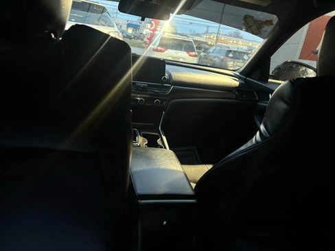 Used 2018 Honda Accord Sport image 9