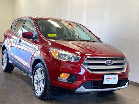Used 2019 Ford Escape SE image 2