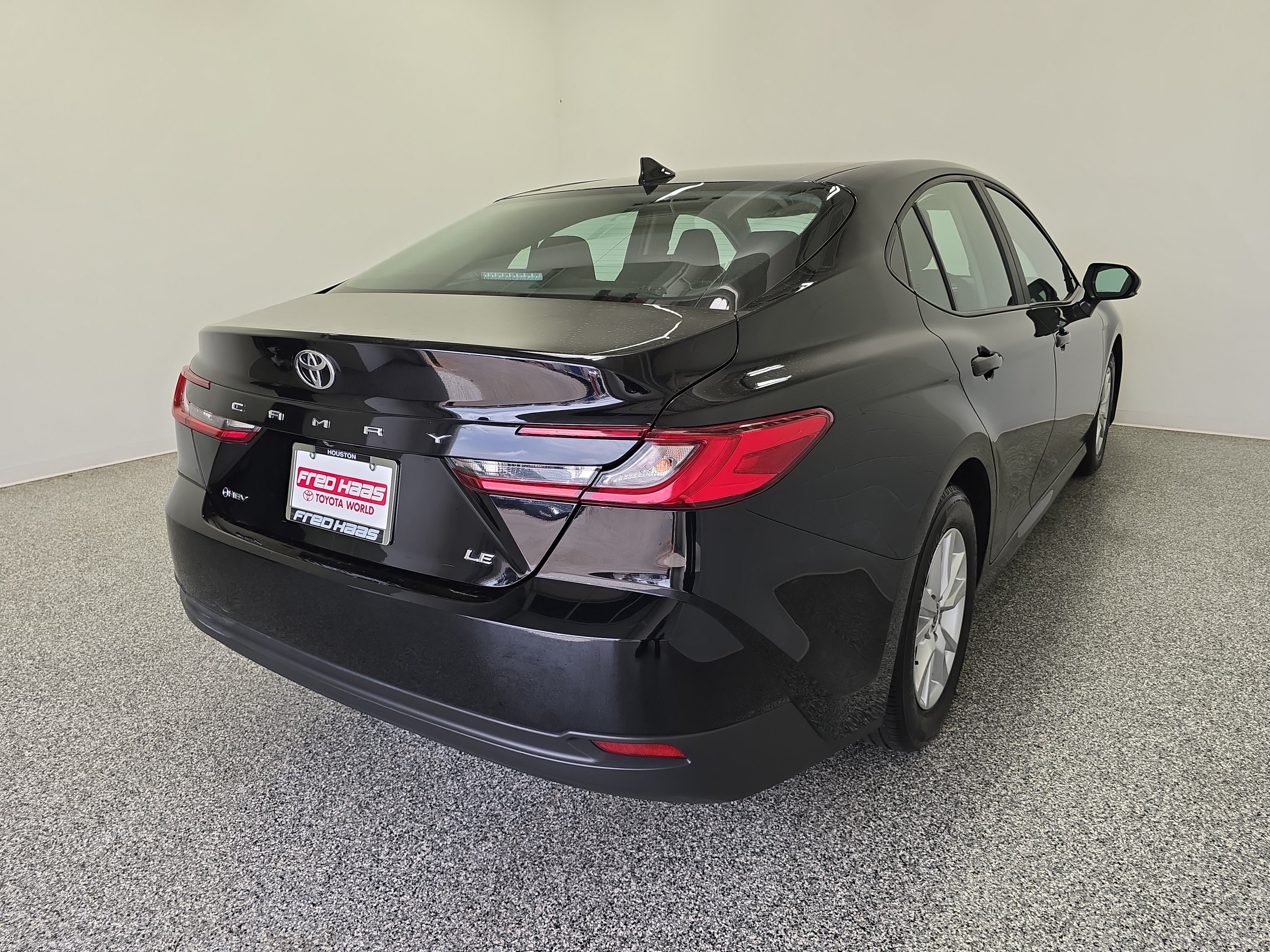 Used 2025 Toyota Camry LE FWD image 5