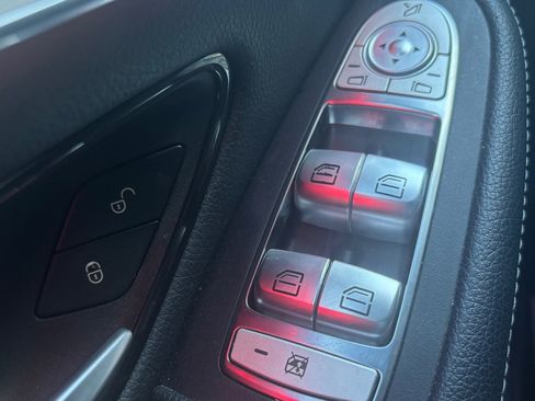 Used 2021 Mercedes-Benz GLC 300 GLC 300 image 32