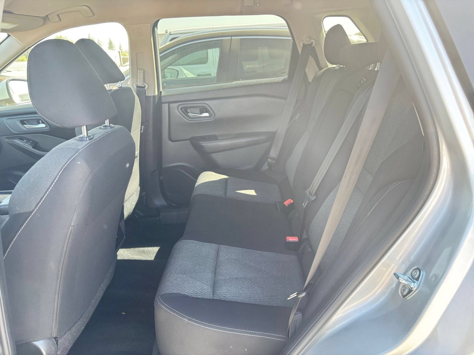 Used 2025 Nissan Rogue SV FWD image 27