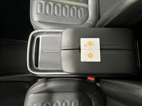 Used 2025 Rivian R1S Adventure AWD/4WD image 31