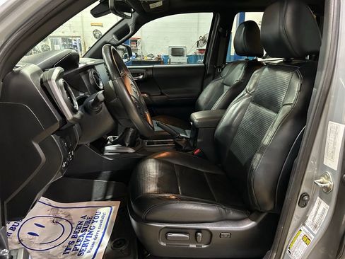 Used 2020 Toyota Tacoma SR5 AWD/4WD image 19