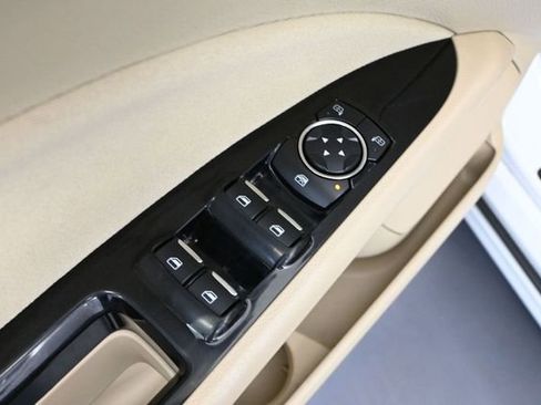 Used 2016 Ford Fusion SE FWD image 19