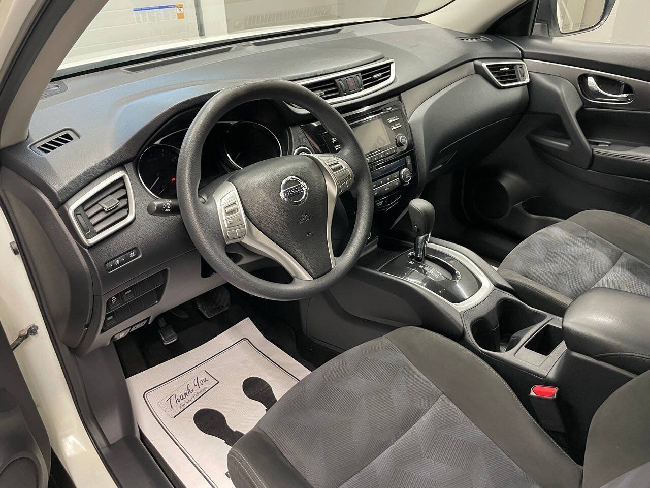Used 2015 Nissan Rogue SV FWD image 14