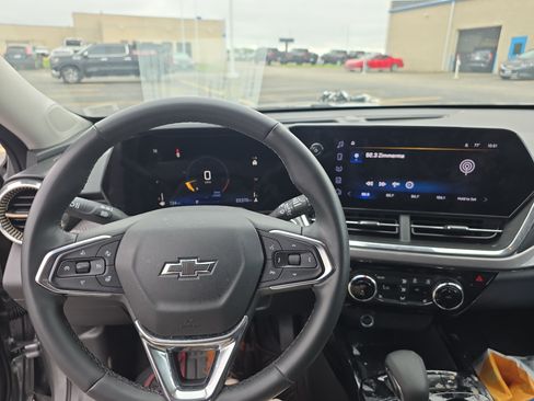 Used 2025 Chevrolet Trax ACTIV w/ Driver Confidence Package FWD image 11
