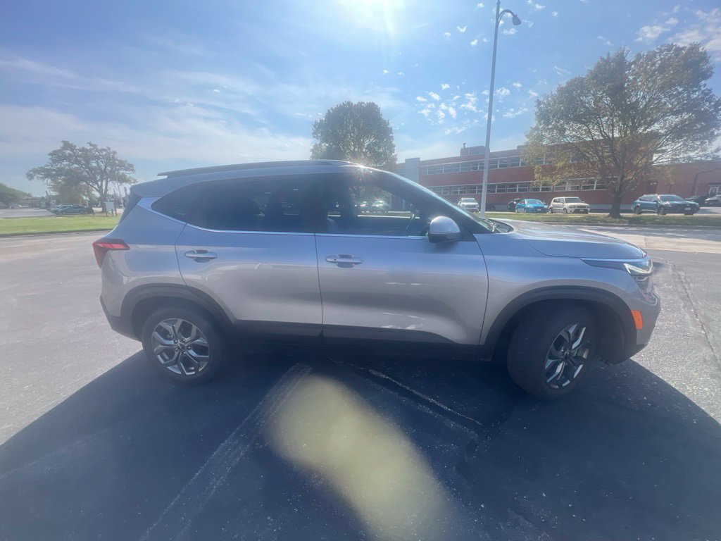 Used 2024 Kia Seltos S AWD/4WD image 4