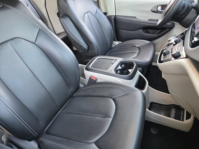 Certified 2023 Chrysler Pacifica Touring-L FWD image 13