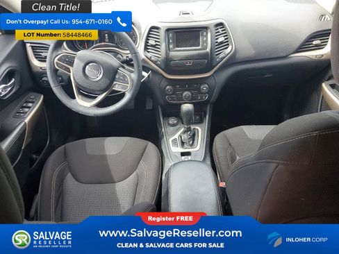 Used 2017 Jeep Cherokee Latitude w/ Cold Weather Group AWD/4WD image 11