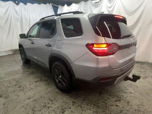 Used 2025 Honda Pilot TrailSport image 9
