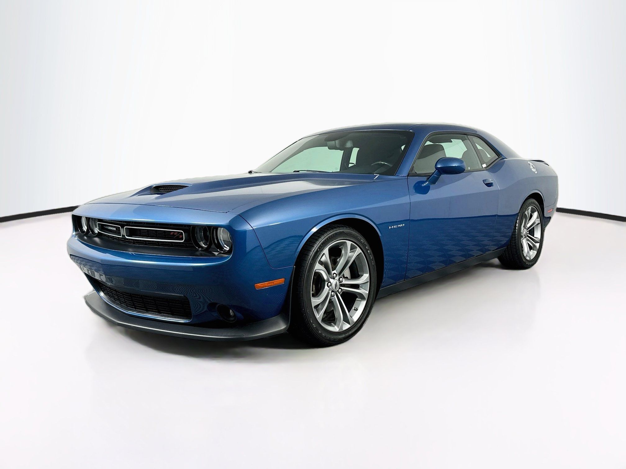 Used 2022 Dodge Challenger R/T RWD image 3