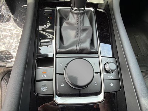 New 2026 MAZDA MAZDA3 Hatchback w/Premium Plus Pkg image 16