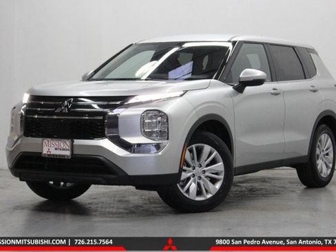 New 2026 Mitsubishi Outlander ES image 1