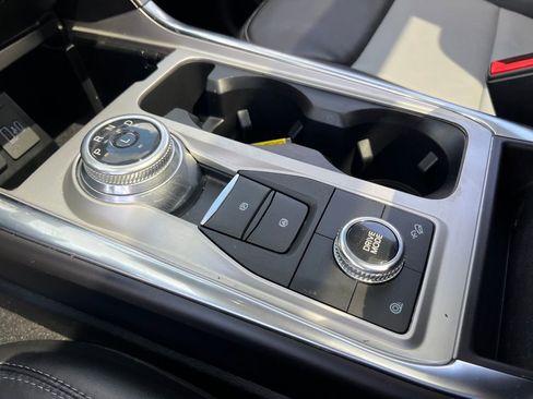 Used 2022 Ford Explorer XLT w/ Equipment Group 202A image 30