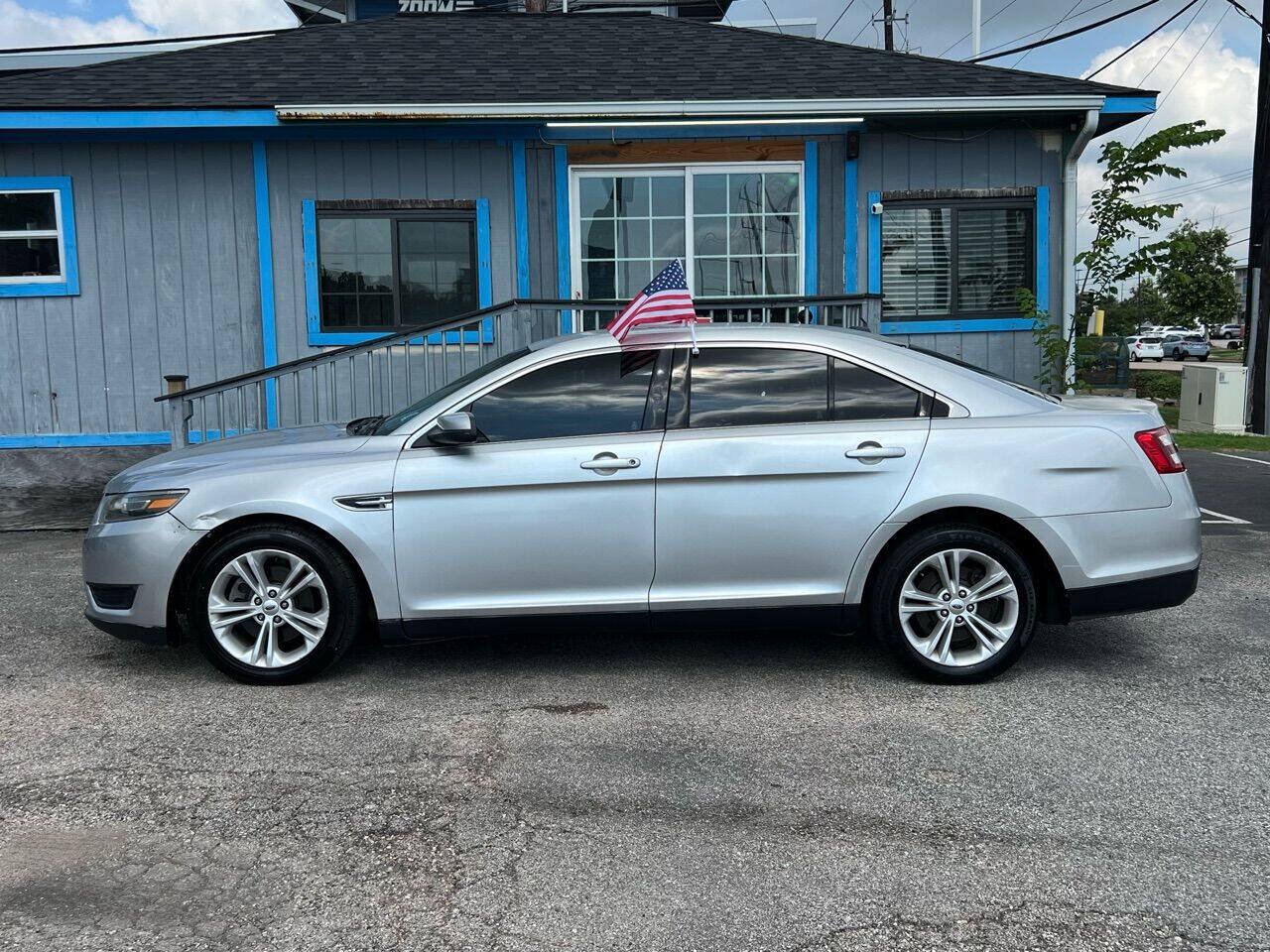Used 2014 Ford Taurus SEL FWD image 9