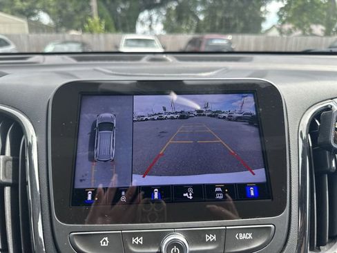 Used 2022 Chevrolet Equinox RS w/ RS Leather Package FWD image 11
