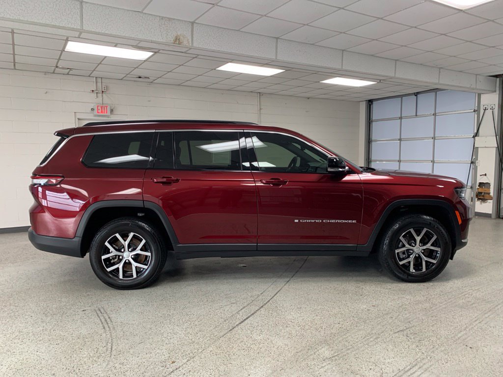 Certified 2024 Jeep Grand Cherokee L Limited w/ Trailer Tow Package AWD/4WD image 8