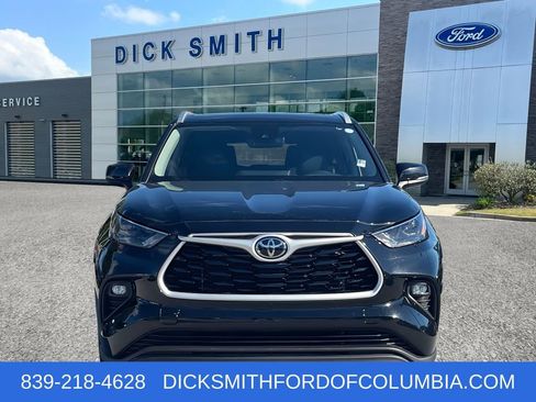 Used 2023 Toyota Highlander XLE image 2