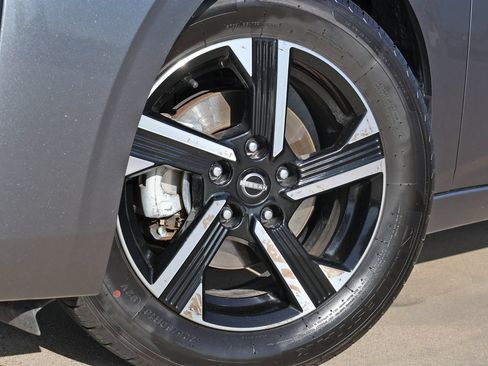 Used 2024 Nissan Sentra SV FWD image 11