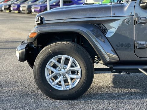 New 2023 Jeep Gladiator Sport image 6