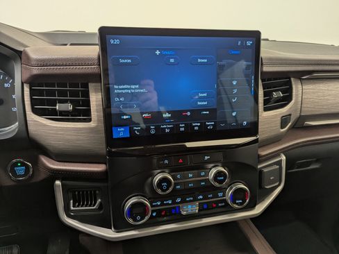 Used 2024 Ford Expedition Limited image 24