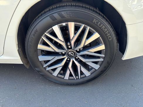 Used 2025 Nissan Altima 2.5 SV FWD image 30