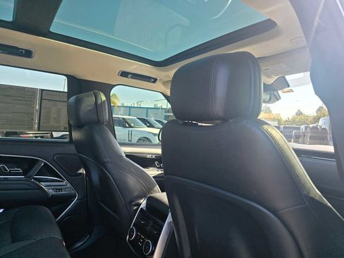 Used 2022 Land Rover Range Rover SE image 15