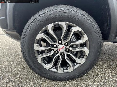 New 2026 GMC Canyon Denali image 11