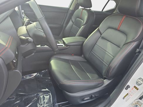 Certified 2025 Nissan Sentra SR w/ SR Premium Package FWD image 14