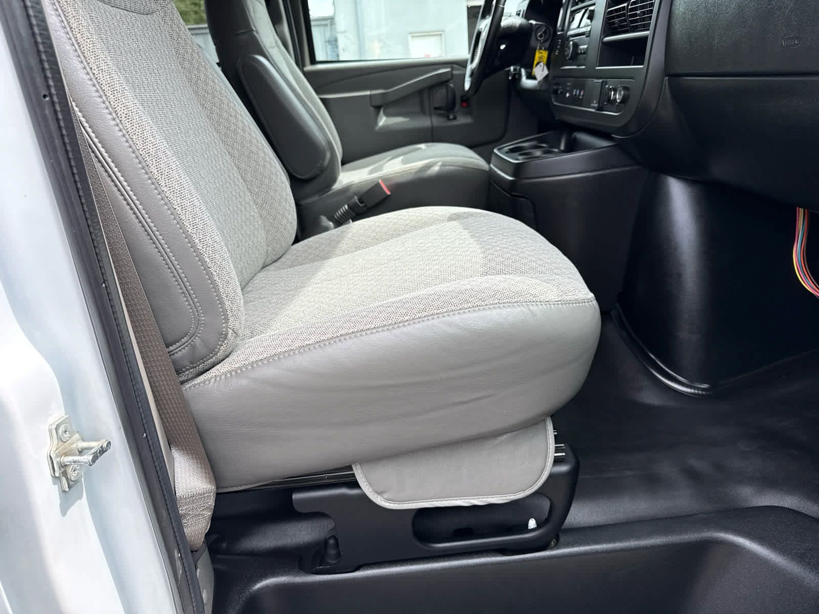 Used 2019 Chevrolet Express 3500 LS RWD image 12