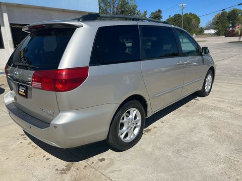 Used 2004 Toyota Sienna XLE image 9